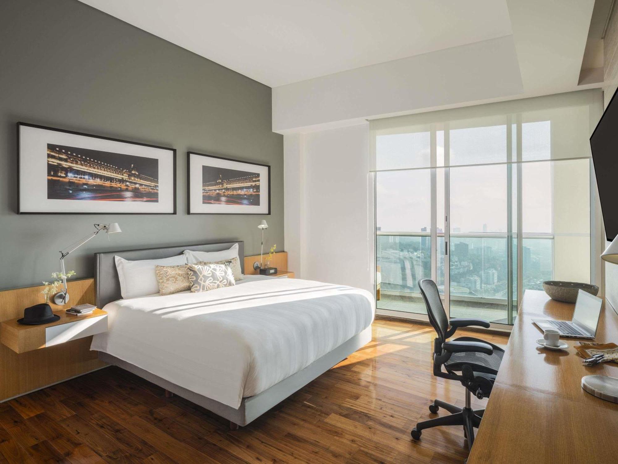 Hotel The Paragon Santa Fe By Accor 5*